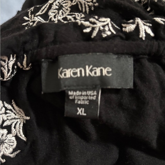 Black & White Top Size XL Floral Embroidery Bell Sleeve Peasant  Whimsigoth - Picture 7 of 8